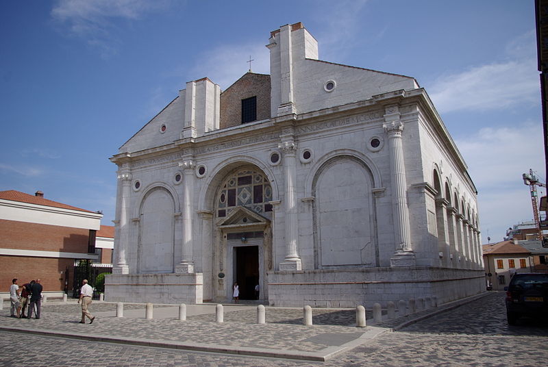 Rimini: la facciata del Tempio Malatestiano, di Leon Battista Alberti, opera chiave del Rinascimento.