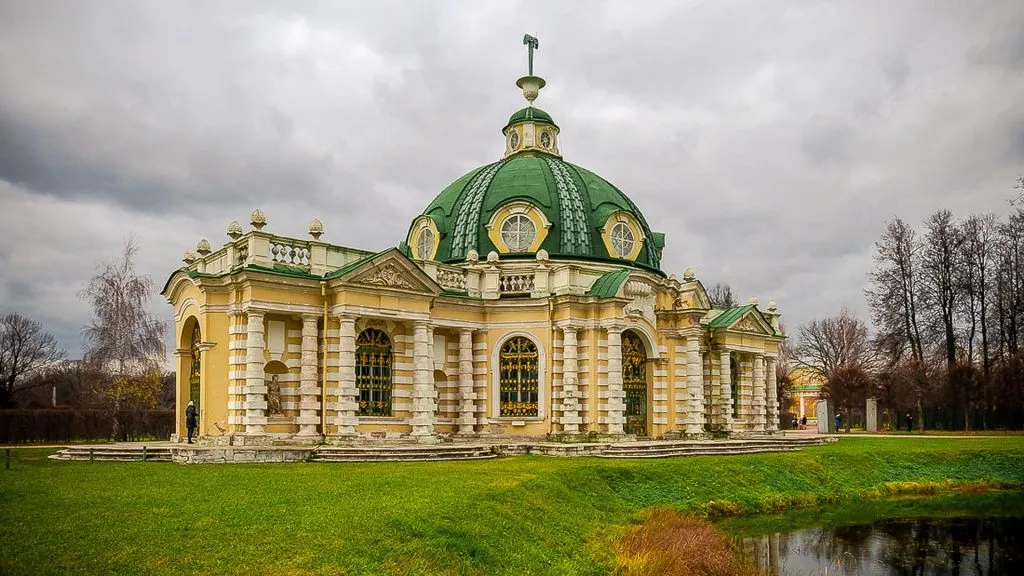 La villa sul lago a Kuskovo, nei pressi di Mosca.