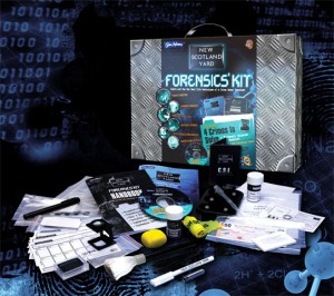 Il Forensics Kit con il marchio New Scotland Yard.