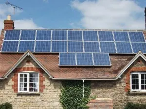 italia-fotovoltaico-tetto-casa-impianto-incentivi-irpef