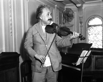 albert-einstein-infanzia-violino
