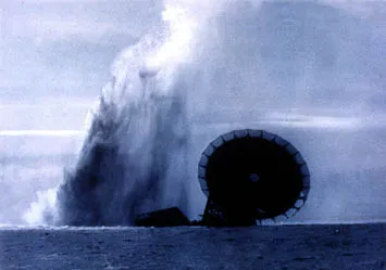 La piattaforma Paguro, varata nel 1963 a Porto Corsini, nel settembre 1965 doveva perforare il pozzo PC7 per raggiungere un giacimento a circa 2900 metri di profondità. Purtroppo, oltre a quello la trivella intaccò un secondo giacimento, che conteneva gas a pressione elevatissima. Furono subito attivate le misure di sicurezza, ma dopo poco le pareti del pozzo cedettero e sprigionarono un’eruzione non controllabile.