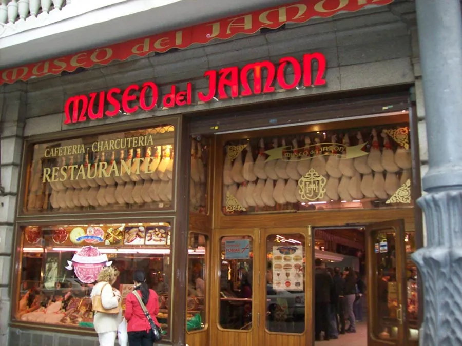 migliori-locali-ristoranti-madrid-museo-del-jamon