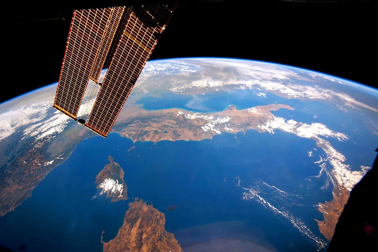 Il 16 dicembre la giornata nazionale dello spazio. E io ricordo quando Biagi ci invitò: “Alzate gli occhi al cielo, c’è l’Italia tra le stelle”