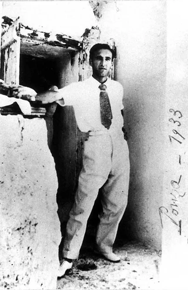 Corrado Bonfantini nel 1933 durante l'esilio nell'isola di Ponza, in seguito alla condanna del Tribunale speciale. Venne liberato nel 1943.