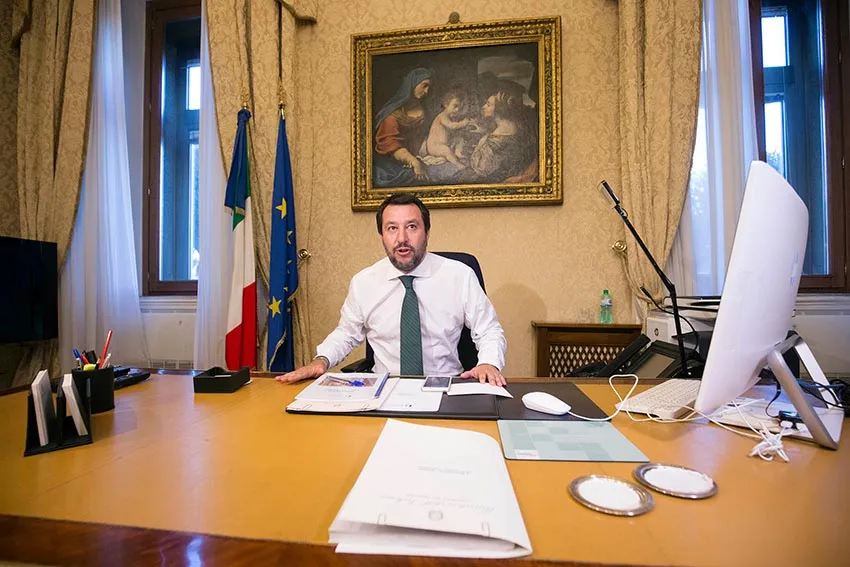 Gli omicidi continuano a diminuire, <br />ditelo al ministro che vuole <br />gli italiani armati con più facilità