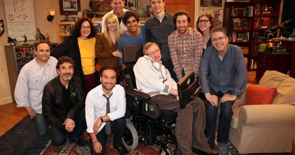 Il cast di The Big Bang Theory con Stephen Hawking.