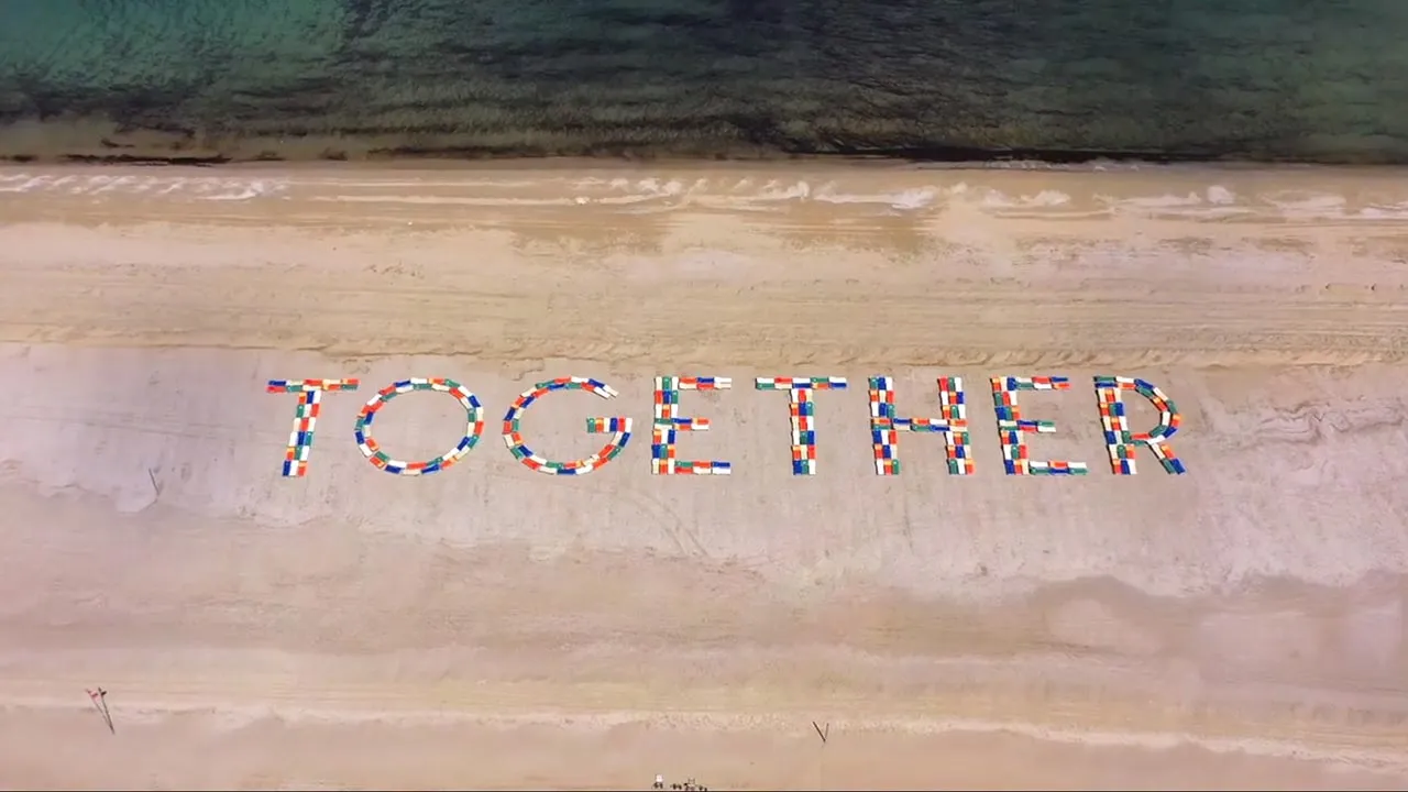 “Together”, a Cesenatico <br />301 lettini sulla spiaggia <br />pensando alla ripartenza