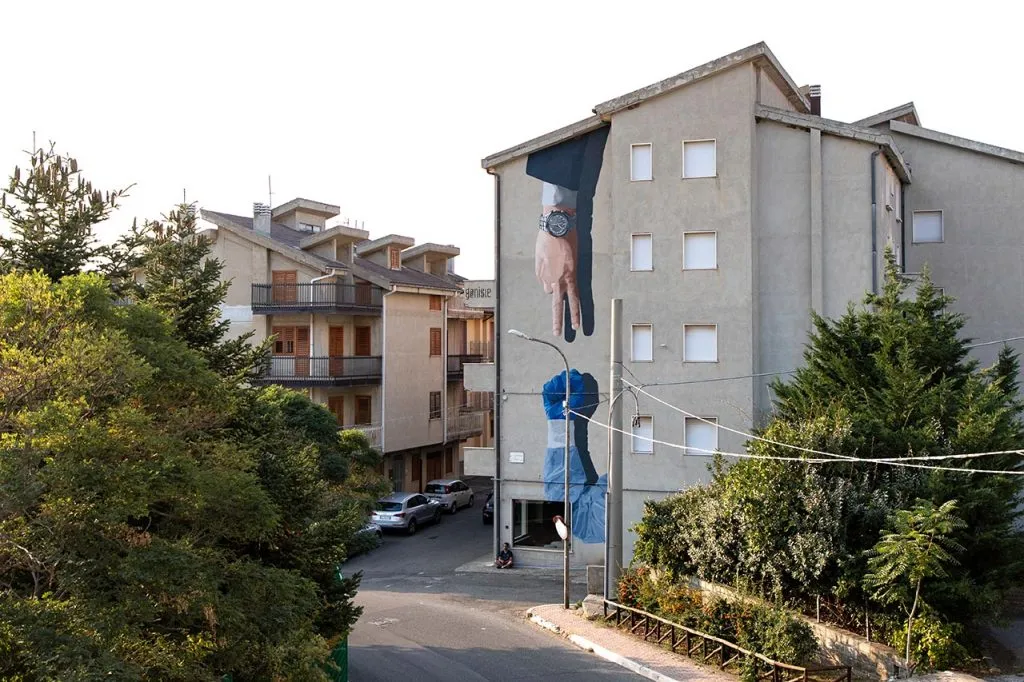 Stigliano Street art 'appARTEngo' - Daniele Geniale, 'La morra della sanità', 2020