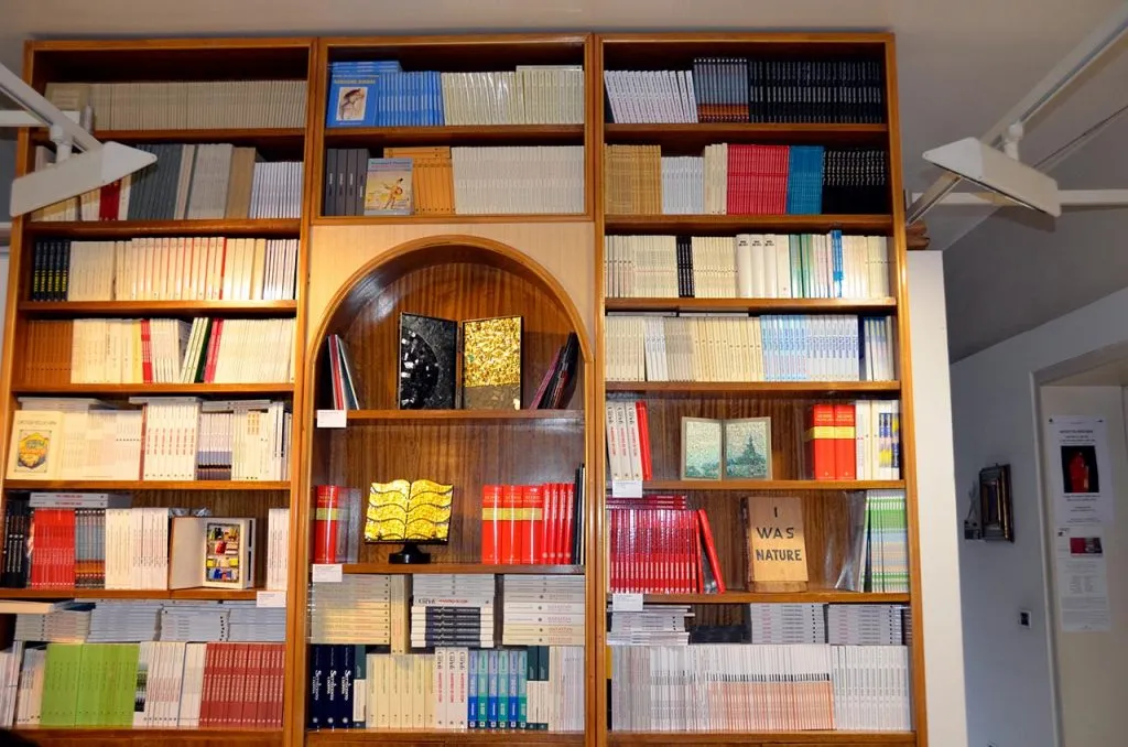 Edizioni del Girasole - La libreria che fu di Mario Lapucci, oggi collocata nella sede di Via Pasolini