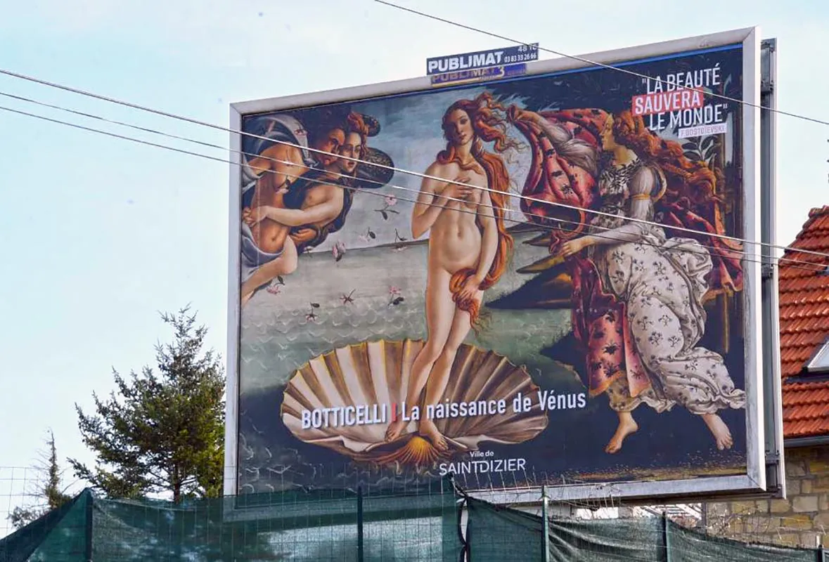 Saint-Dizier, progetto "La bellezza salverà il mondo": opere d'arte sui cartelloni pubblicitari