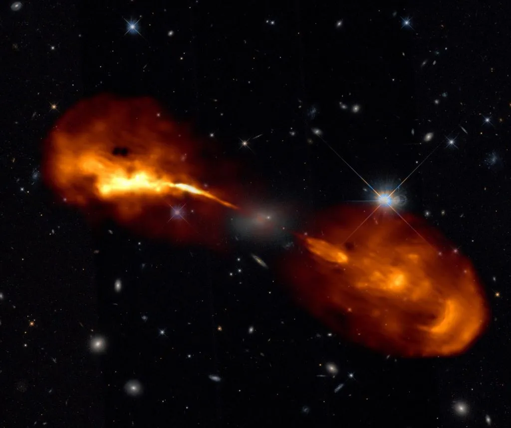 La galassia Hercules A (fonte: R. Timmerman; LoFar & Hubble Space Telescope)