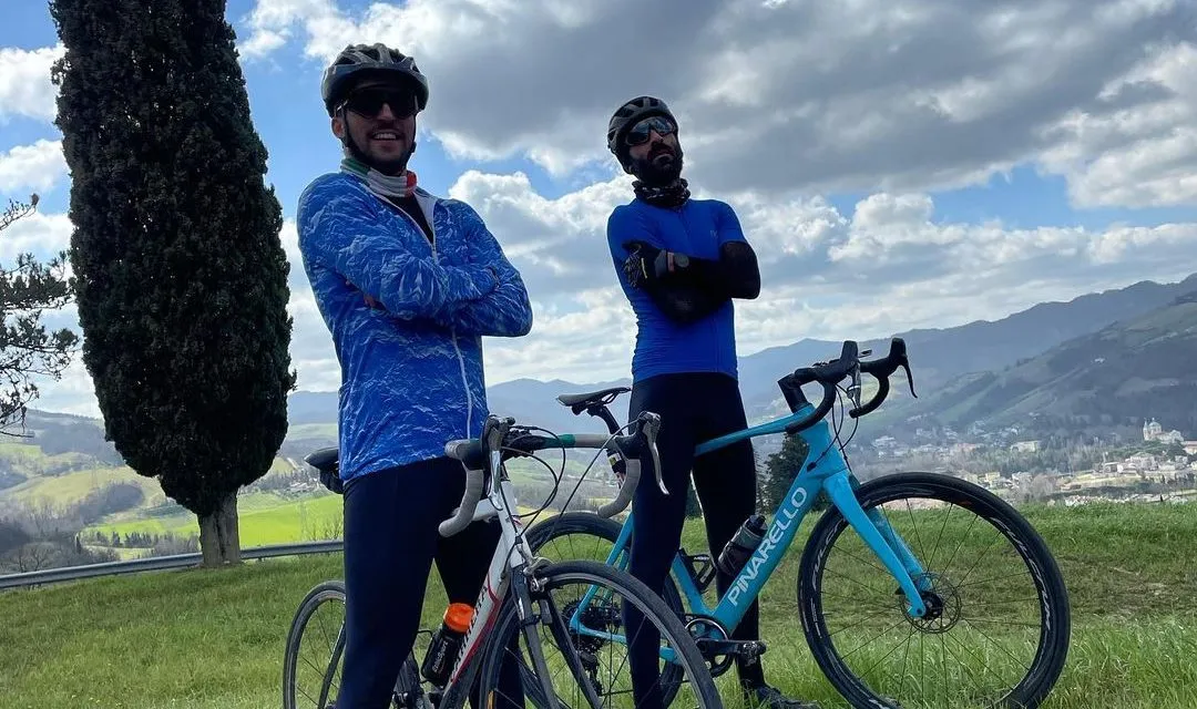 In Romagna le due ruote girano per far del bene: da Forlì al Salento due ciclisti pedalano a ritmo basso e solidale