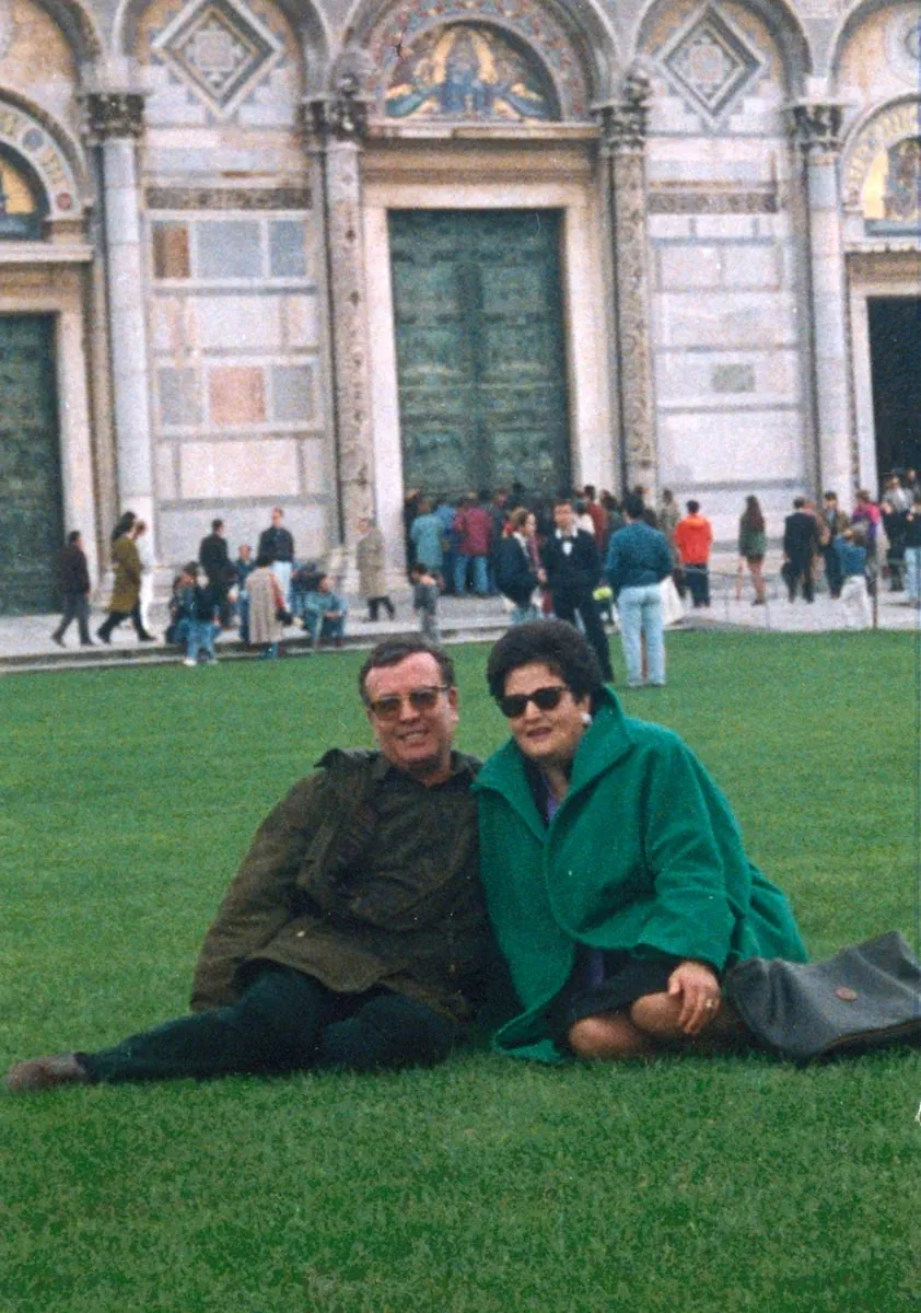 Rosa Palma e Rosario Rubbettino durante un viaggio giovanile in Toscana