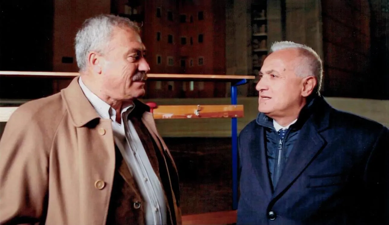 Pietro Mennea (a destra) con il professor Giuseppe Acquafredda in uno degli ultimi incontri a Barletta.