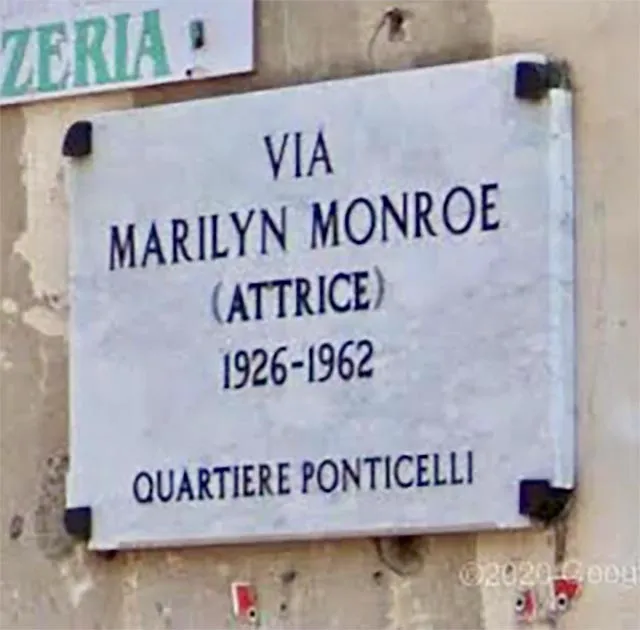 21) Napoli - via Marilyn Monroe
